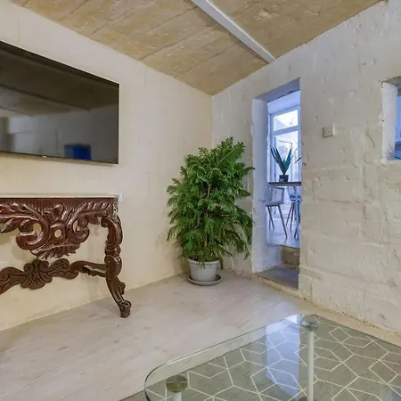 Stunning 1br In Charming Town Of Bormla By 360 Estates Lägenhet