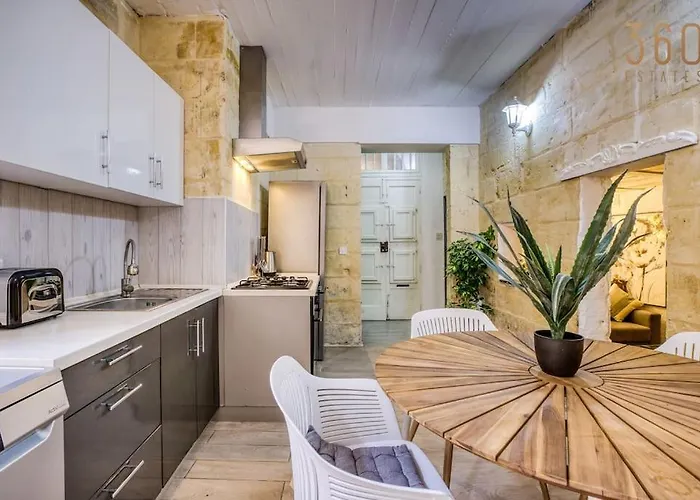 Stunning 1br In Charming Town Of Bormla By 360 Estates 아파트